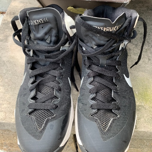 Black nike basketball shoes - Picture 2 of 3